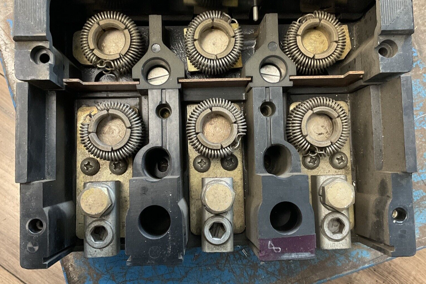 ITE C7550 CIRCUIT BREAKER 3POLE FRAME CK TYPE ET 600VAC W/ ATI-CJ12 FUSES