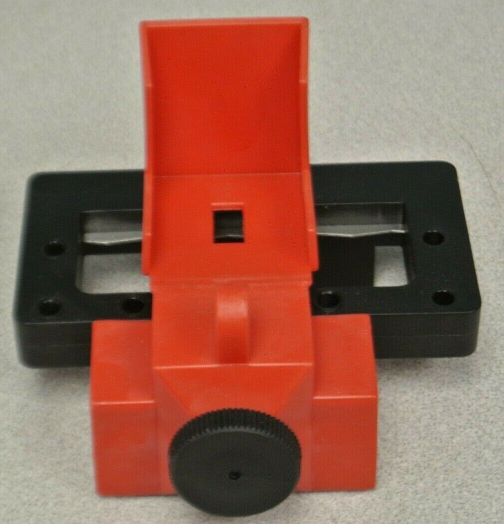 BRADY 65321 NO-HOLE OVERSIZED CIRCUIT BREAKER LOCK-OUT / NEW SURPLUS 3TM25 EACH