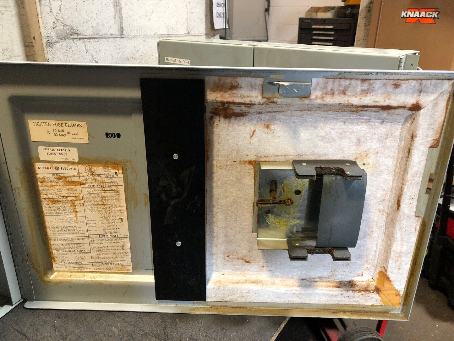 GE TYPE QMR THFP325 400 Amp 240VAC 250DVC Panelboard Unit W/Hardware
