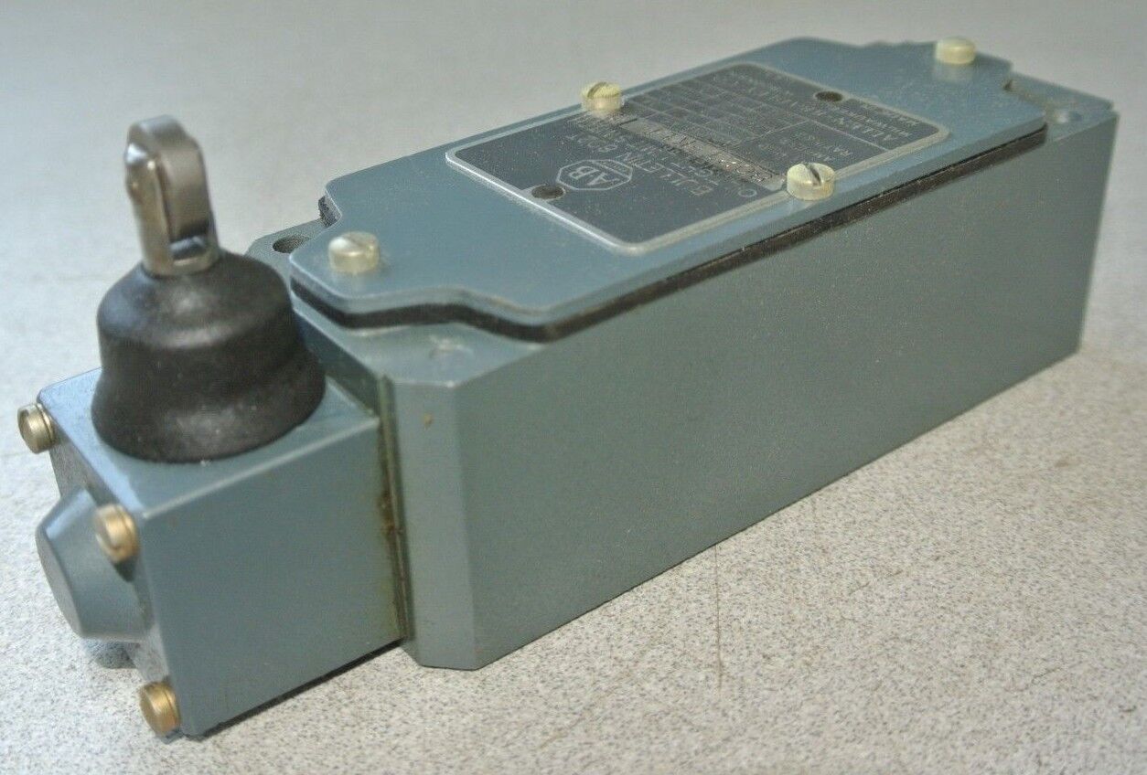 ALLEN-BRADLEY 802T-K1T OILTIGHT LIMIT SWITCH, SIDE PUSH ROLLER - NEW SURPLUS