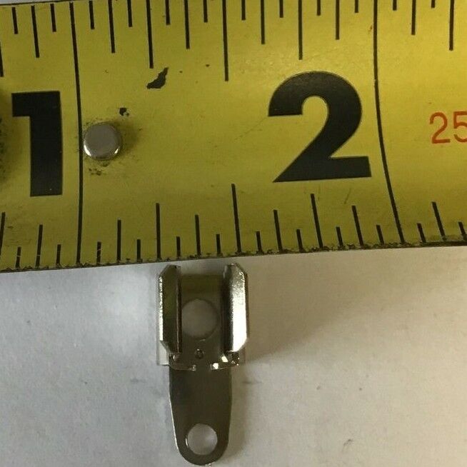 KEYSTONE 3533 FUSE CLIP/HOLDER ****LOTOF50***