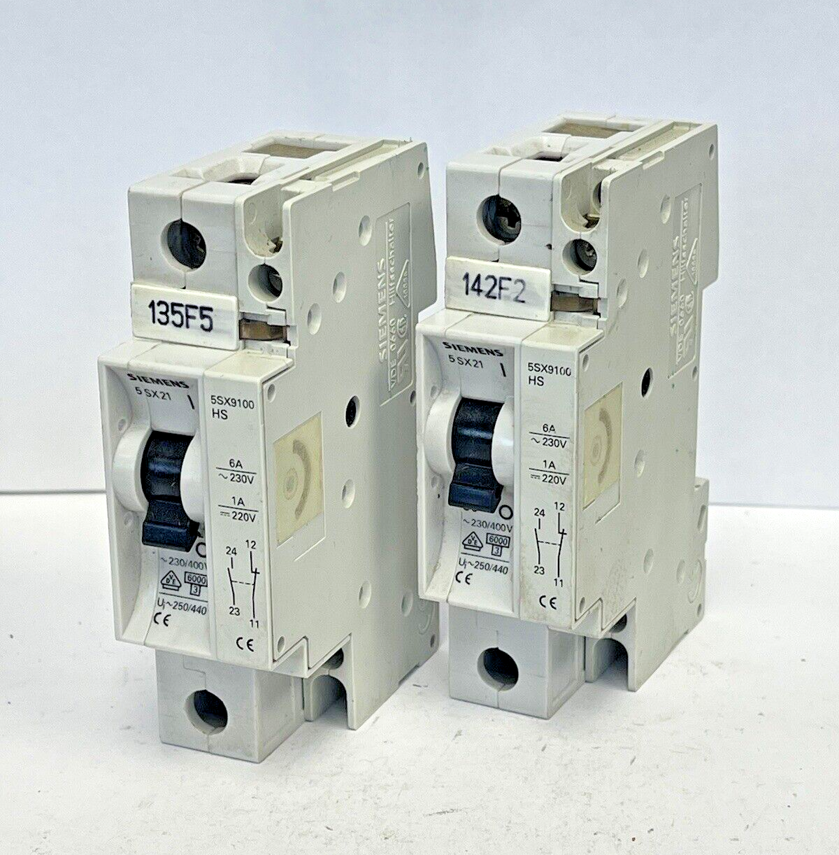 SIEMENS *LOT OF 2*- 5SX21 & 5SX9100 - CIRCUIT BREAKERS & AUXILIARY CONTACTS
