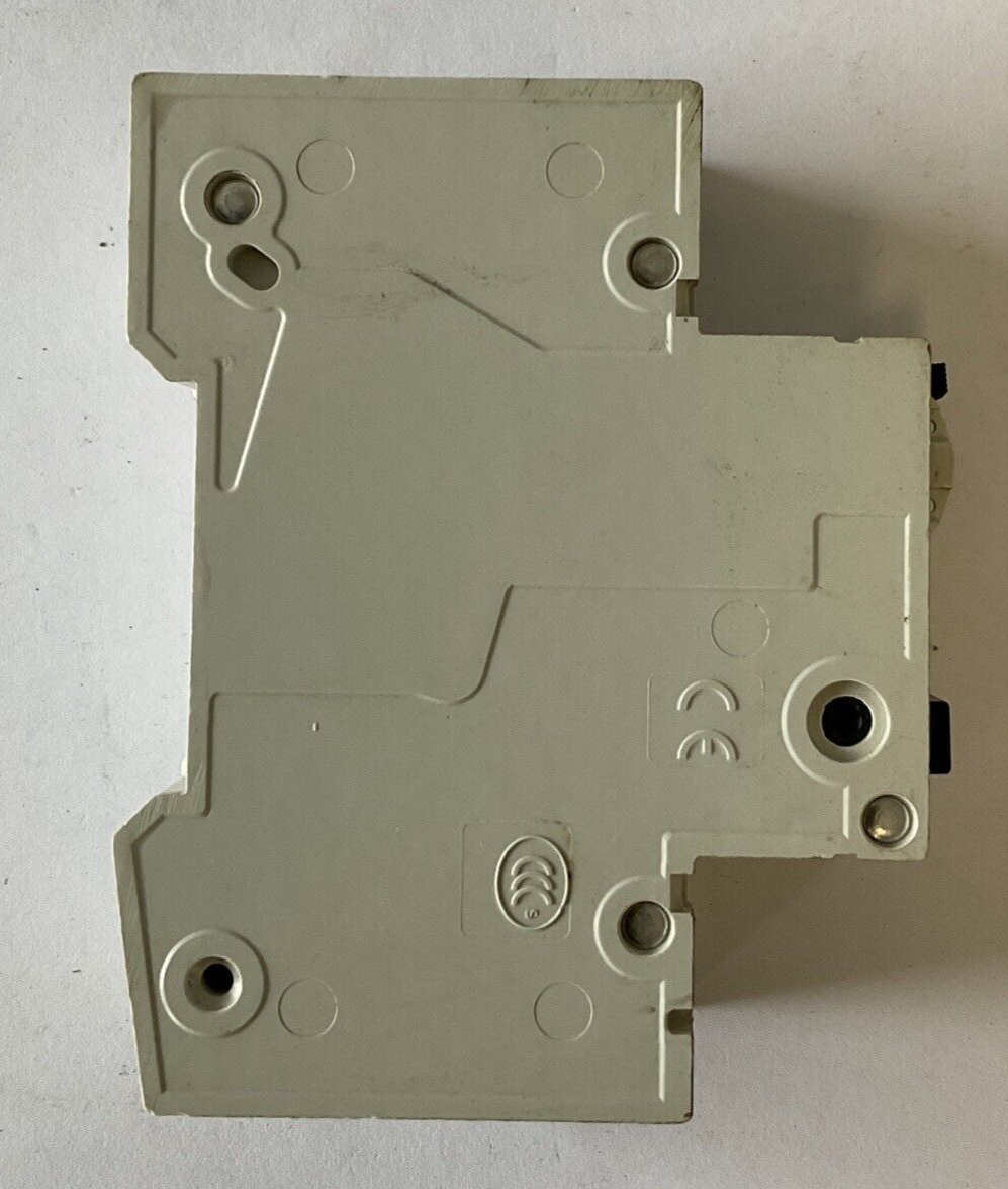 SIEMENS 5SU1 354-1KK06 CIRCUIT BREAKER 230VAC RCBO C6
