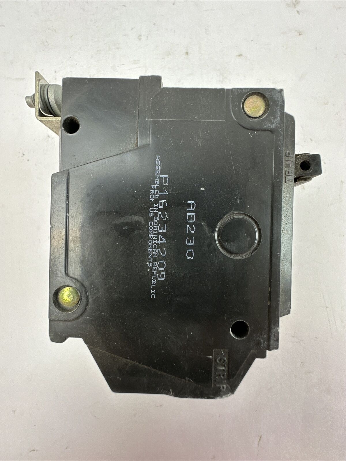 GE THQB2130 CIRCUIT BREAKER 30AMP 2POLE 120/240VAC HAS CRACKED/CHIPPED PLASTIC