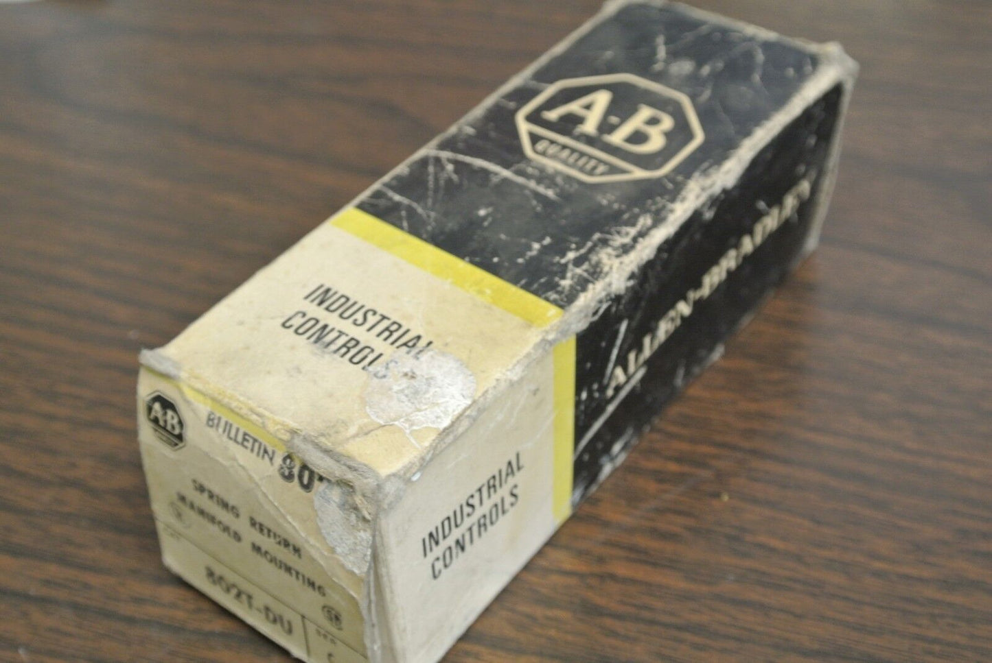 ALLEN-BRADLEY 802T-DU Ser. C / OILTIGHT LIMIT SWITCH / SPRING RETURN NEW SURPLUS