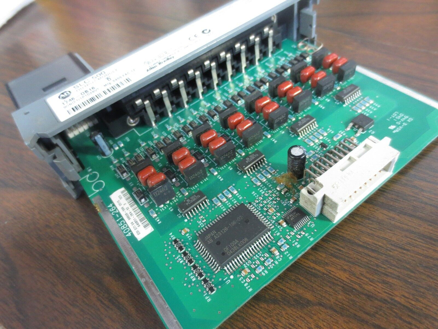 ALLEN-BRADLEY 1746-OB16 SLC500 OUTPUT MODULE - Ser. D - OUTPUT 10-60VDC