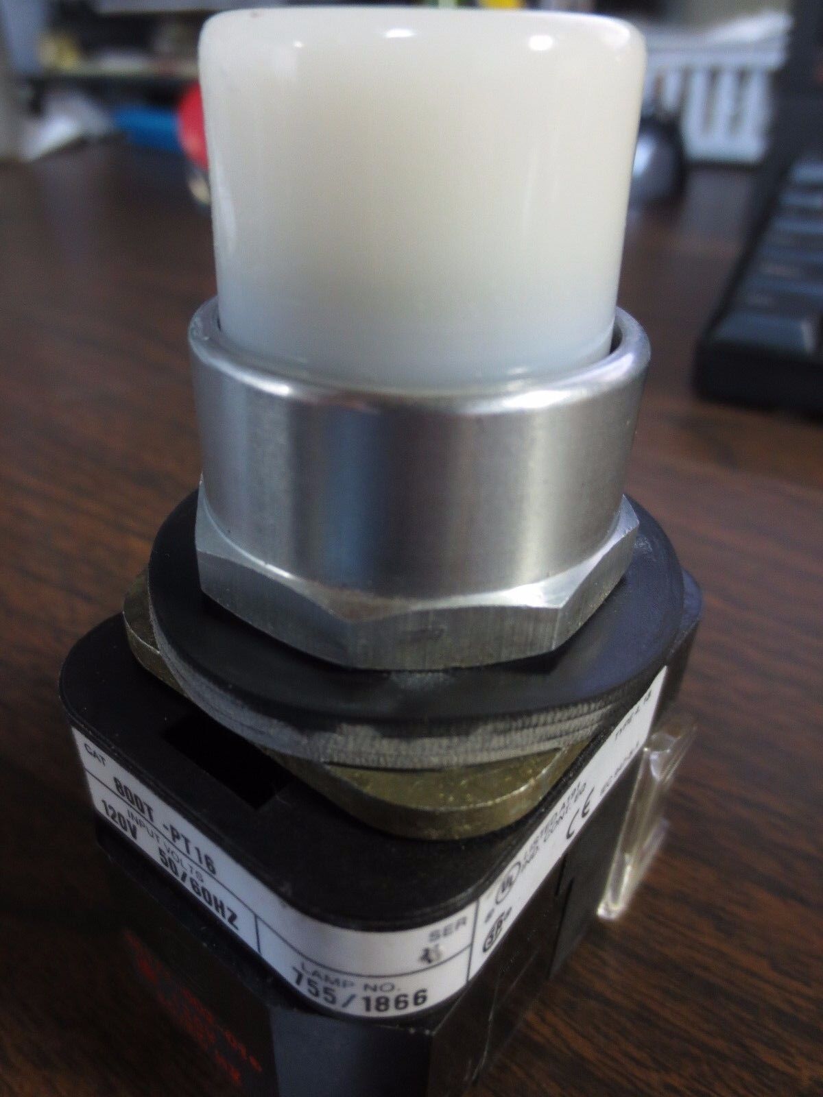 ALLEN-BRADLEY ILLUMINATED PUSH BUTTON, WHITE, 800T-PT16, Ser. T