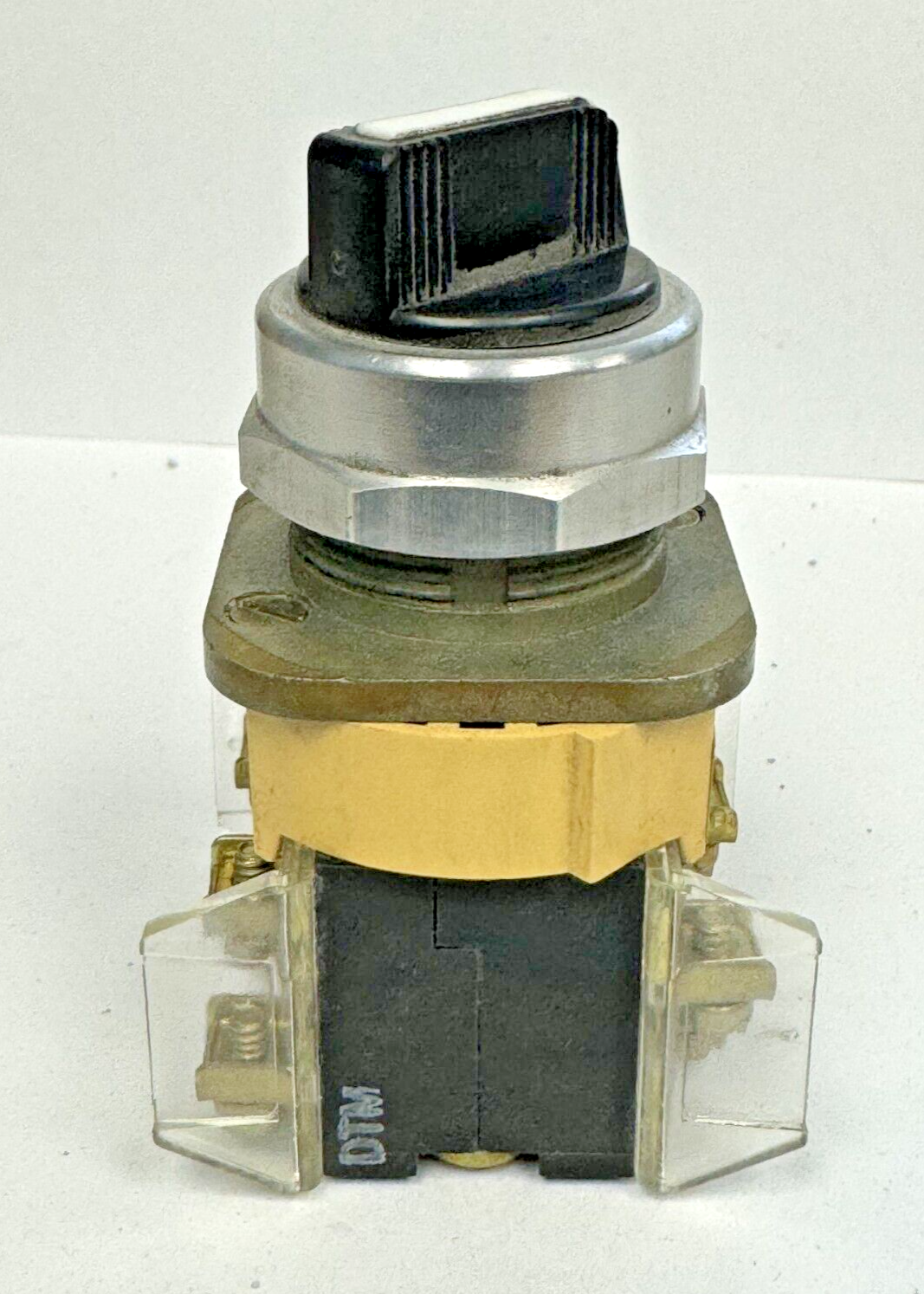 ALLEN-BRADLEY - 800T-H2 SER. T - SELECTOR SWITCH W/ CONTACT BLOCK