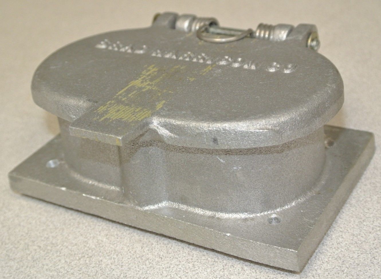 BRAD HARRISON 50-2050 SPRING-LOADED WEATHERPROOF OUTLET COVER / 2 GANG