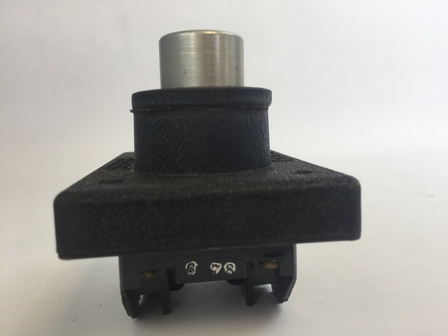 REES 01301-000 PUSHBUTTON SWITCH 600VAC 250VDC SAME POLARITY ONLY