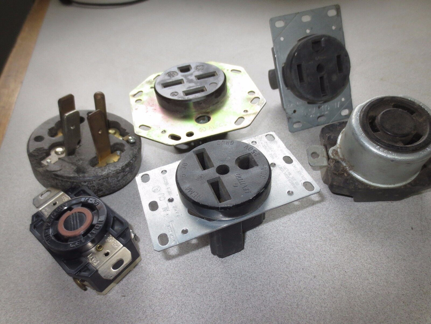 MIXED LOT - PLUG & RECEPTACLES - HUBBELL, LEVITON, PASS & SEYMOUR, GE - LOT of 6