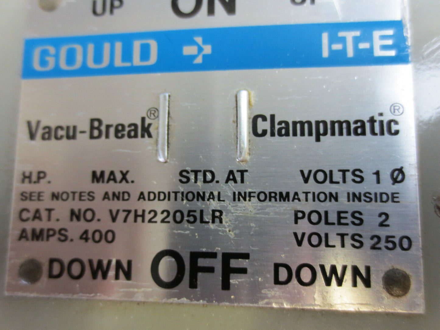 I-T-E GOULD V7H2205LR VACU-BREAK BUS PLUG / SWITCH 400A, 250V, 2-POLE