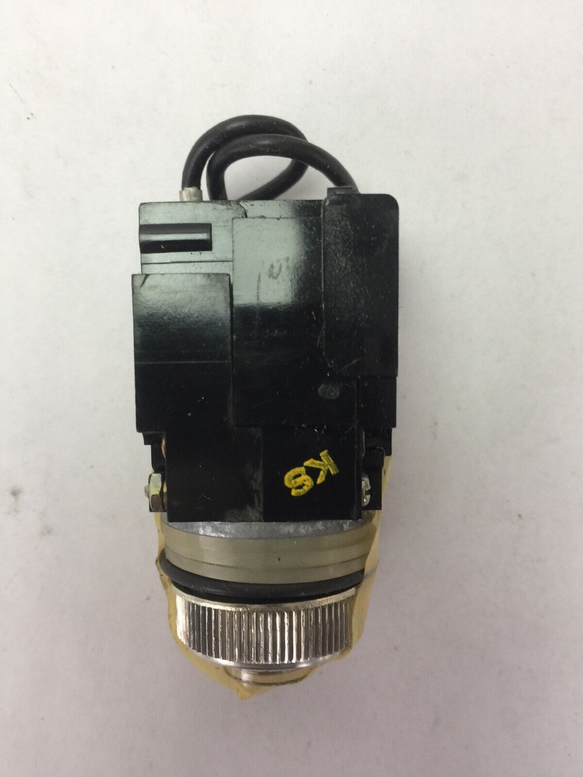 GE CR104D132 MIN OILTIGHT IND LIGHT LESS COLR CAP 115V 60/50HZ PUST TO TEST