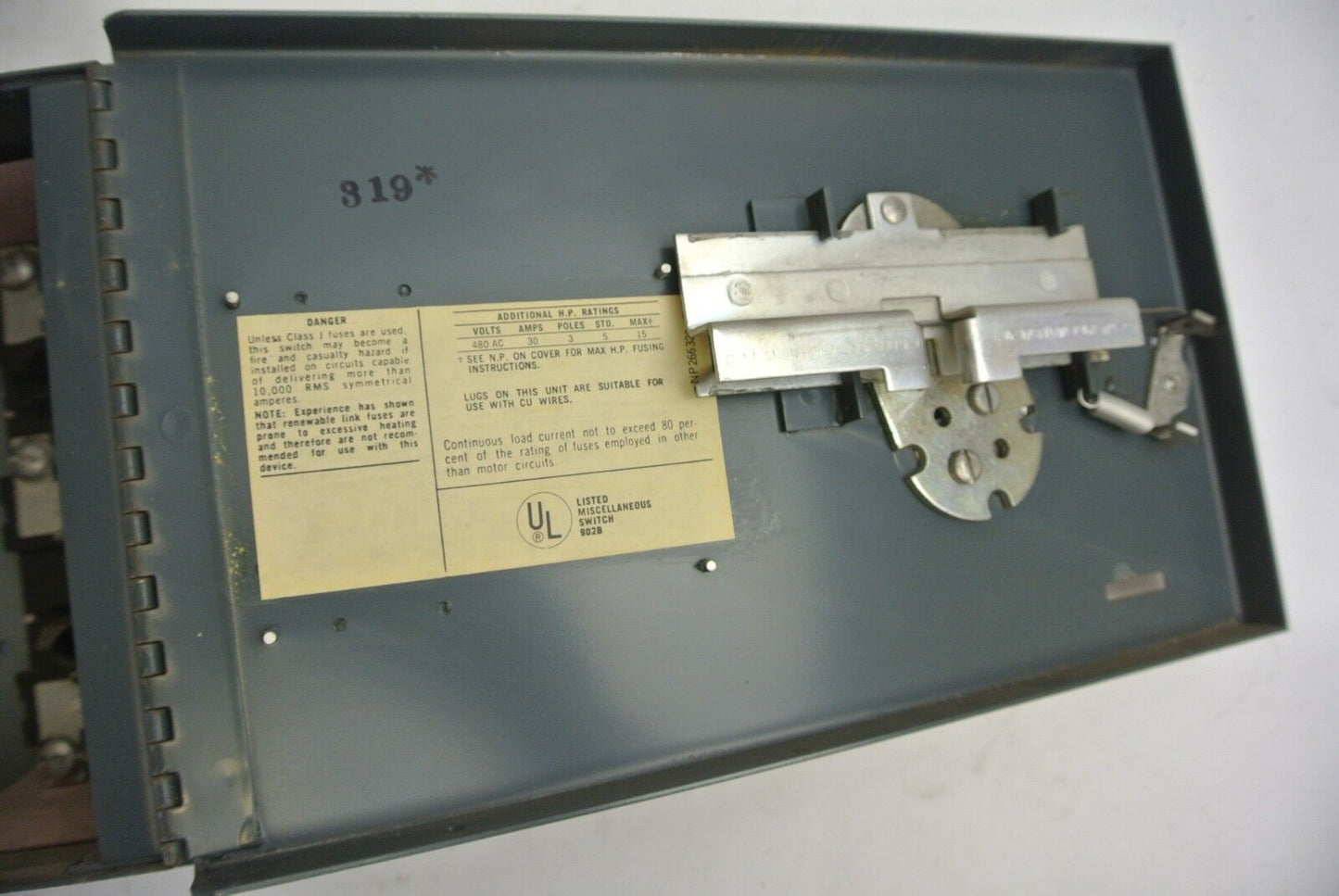 GE QMR361 FUSIBLE QMR-TYPE PANELBOARD / DISCONNECT SWITCH - 600V, 30A, 3-POLE