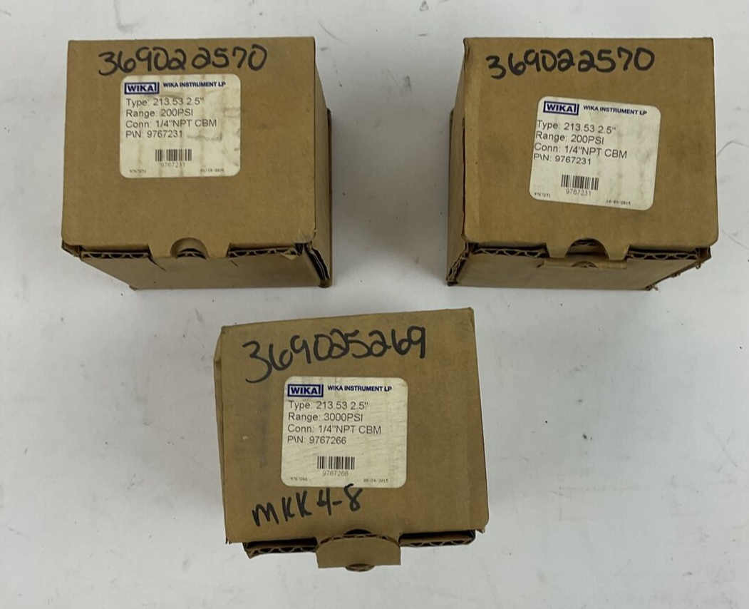 WIKA 213.53 GAUGE 2.5" 1/4NPT 3000PSI CBM****LOTOF3****