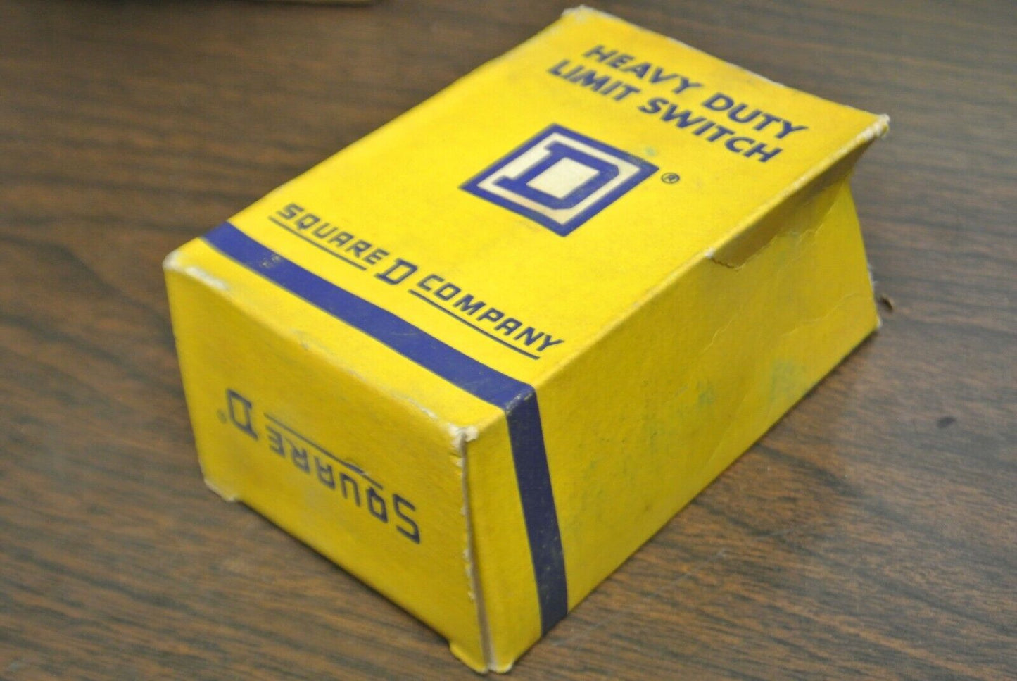 SQUARE D B53A2 HEAVY DUTY LIMIT SWITCH / 0-600V / 10A / NEW SURPLUS
