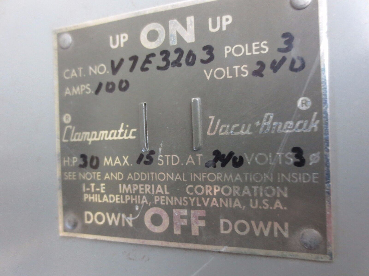 I-T-E V7E3203 CLAMP-MATIC VACU-BREAK PANELBOARD SWITCH - 240V, 100A, 3-POLE