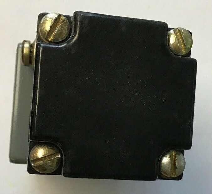 SQUARE D 9007 PSP224A PROXIMITY SWITCH 120VAC 50/60HZ 0.6A NEMA D150 SERIES A