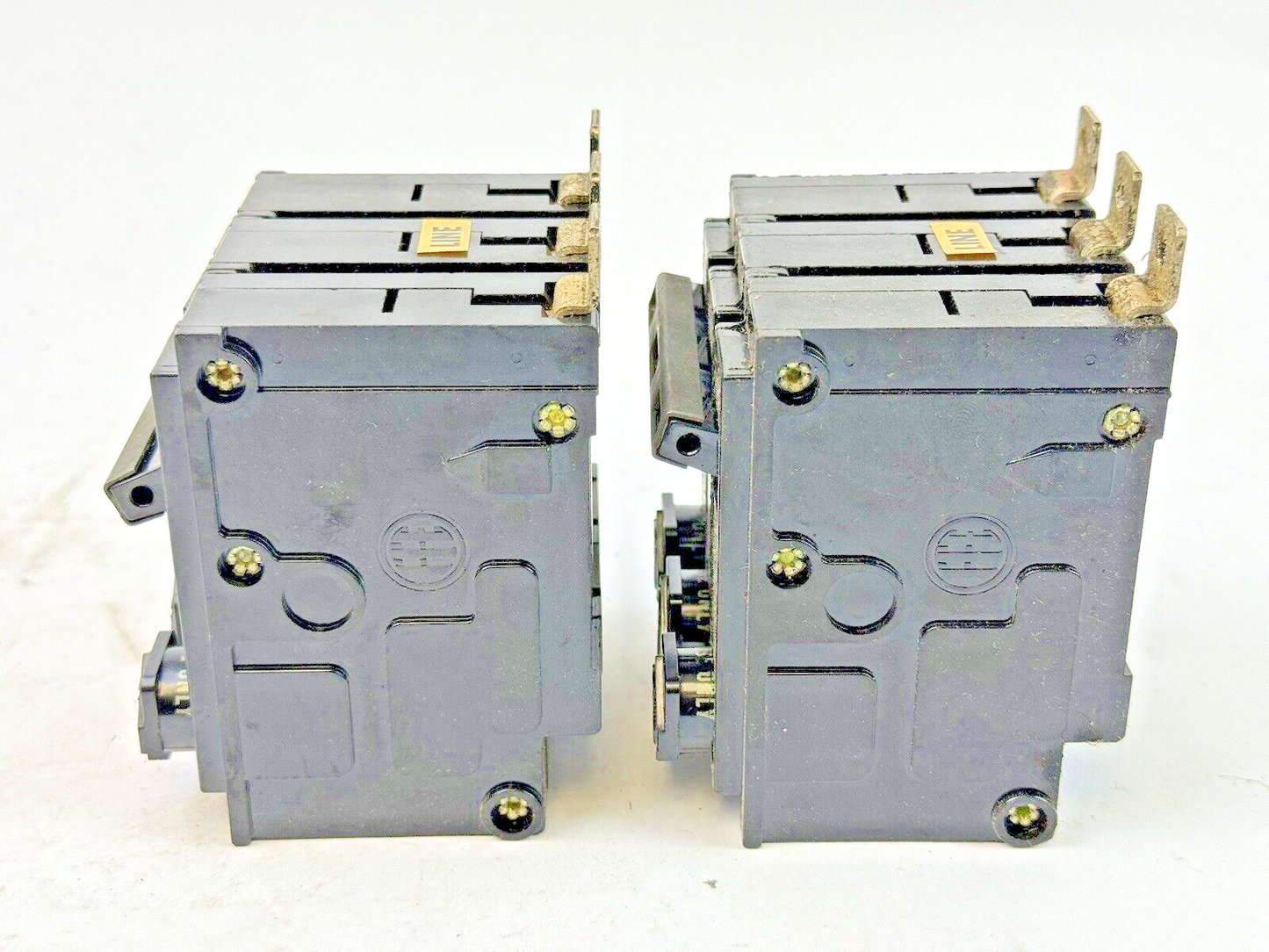 SIEMENS / ITE *BOX OF 2* - CC3B015 - CIRCUIT BREAKER - 3 POLE/277VAC/15A - NEW