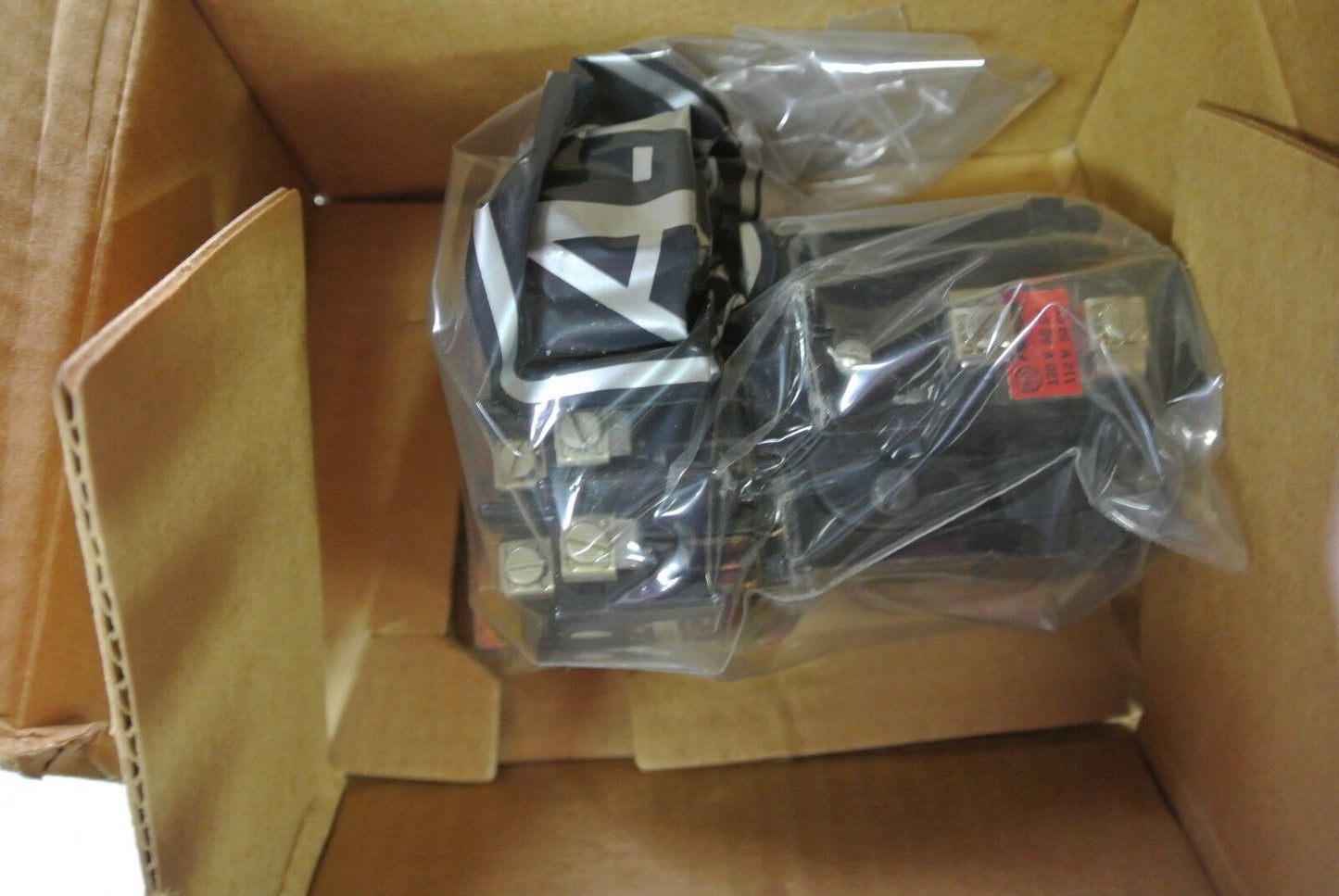 ALLEN-BRADLEY 700-BRZ310A1 AC CONTROL RELAY - 8 N.0. 120V COIL 10A NEW SURPLUS