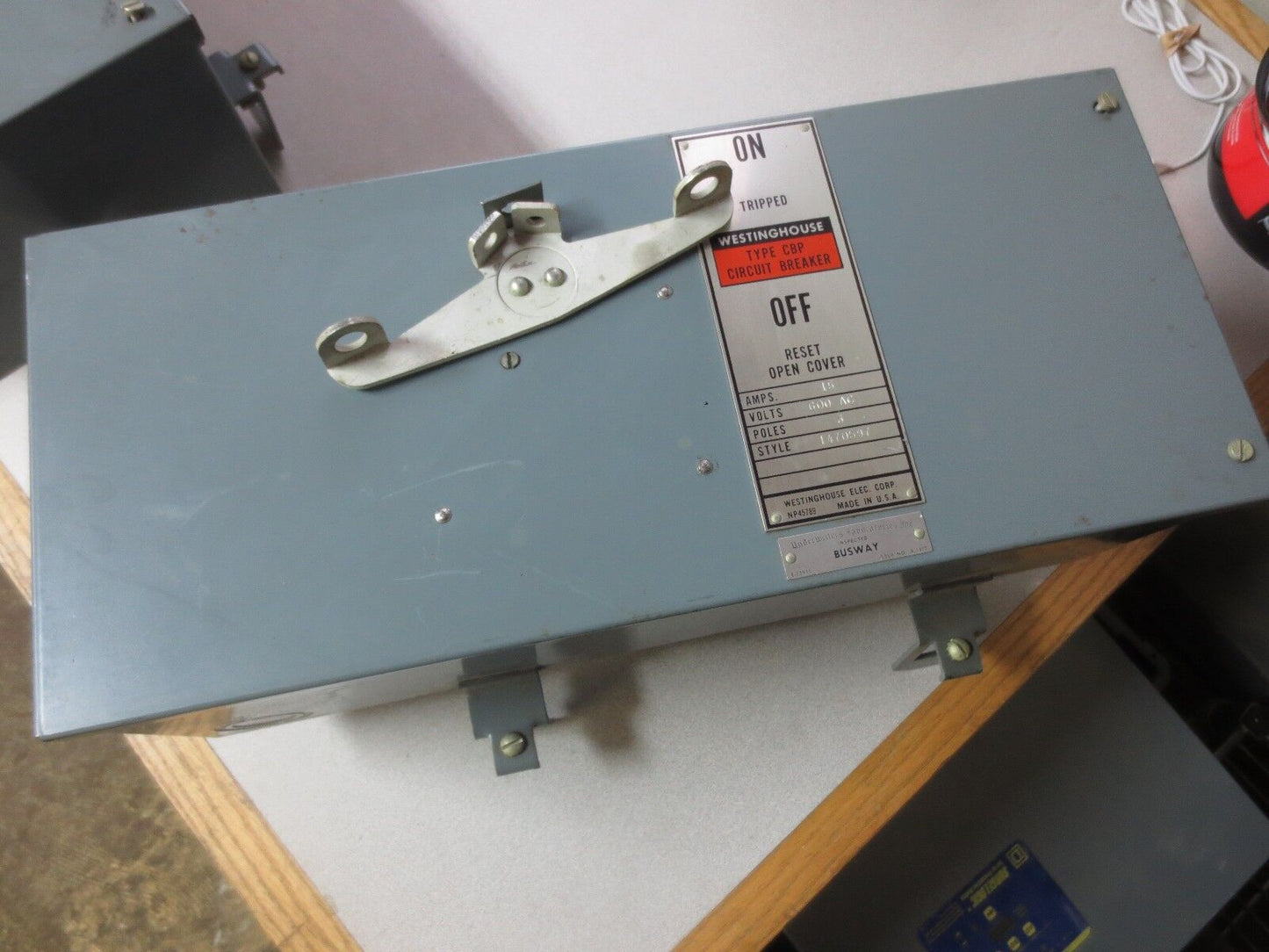 WESTINGHOUSE 1470597 TYPE CBP CIRCUIT BREAKER & ENCLOSURE