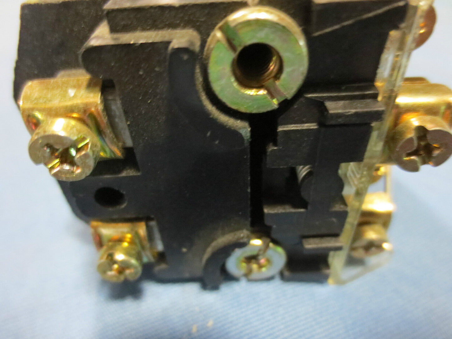 ALLEN-BRADLEY ILLUMINATED PUSH BUTTON, GREEN, 800T-PT16, Ser. T