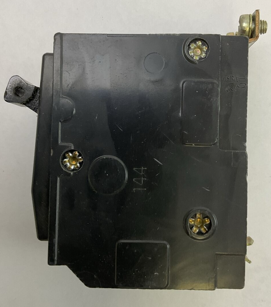 SQUARE D QOB220 20AMP 120/240VAC 2POLE
