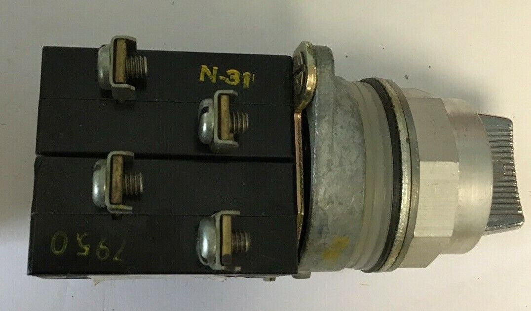 GENERAL ELECTRIC CR2940YS203A1 SELECTOR SWITCH 600VAC