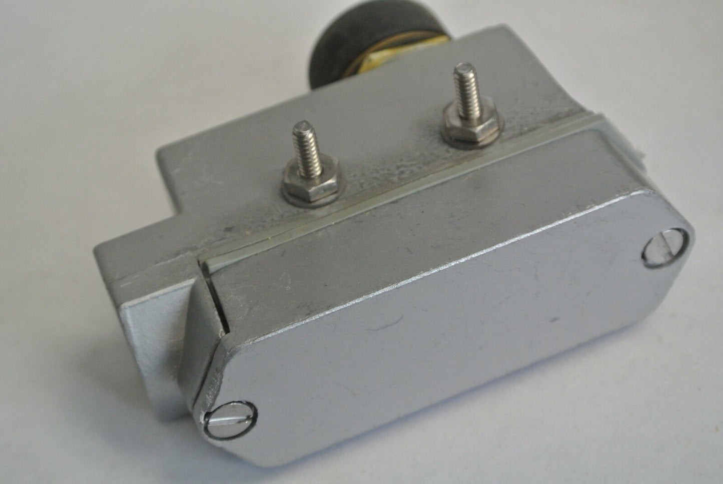 ARROW HART LGZS-B1 - LIMIT SWITCH - GENERAL PURPOSE, 15A, SIDE MOUNT LGZS-BI NEW