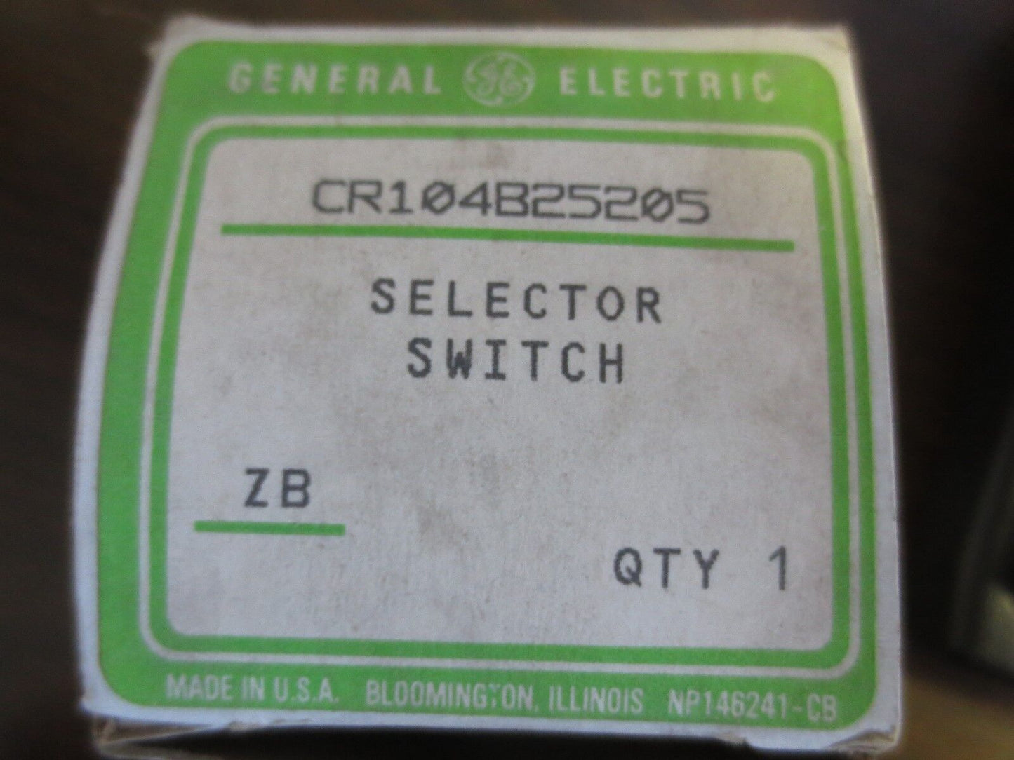 GENERAL ELECTRIC CR104B25205 SELECTOR SWITCH, 2-POSITION GREEN - NEW SURPLUS