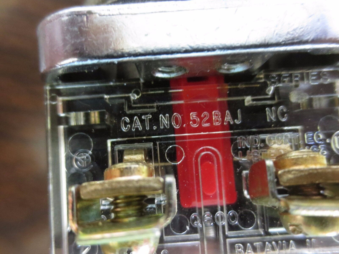 FURNAS 52SA2GAB Ser. F - THREE-POSITION SWITCH, CENTER OFF + 52BAJ