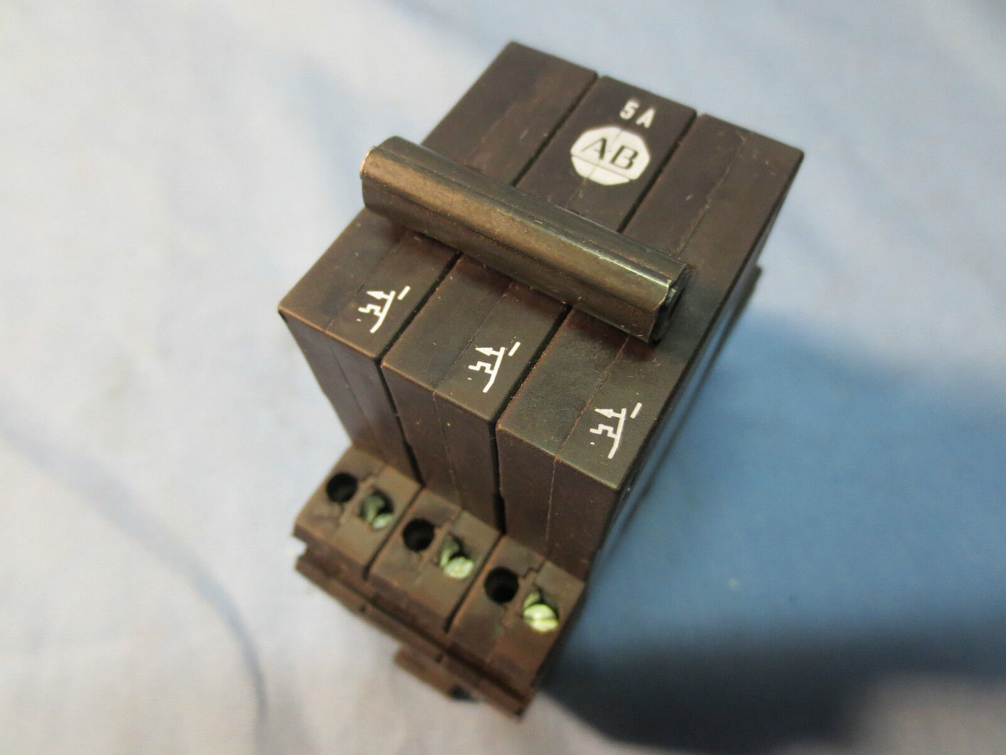 ALLEN-BRADLEY 1492-GS3G050 Ser. A CIRCUIT BREAKER 5AMP 277/480VAC 65VDC 3-POLE