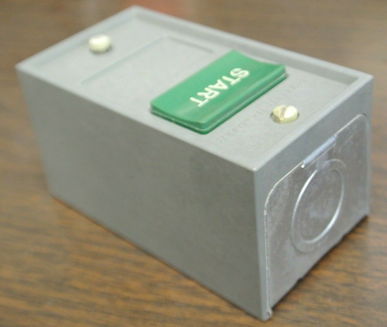CUTLER-HAMMER 10250H5100 STANDARD DUTY PUSHBUTTON / "START" / NEW SURPLUS