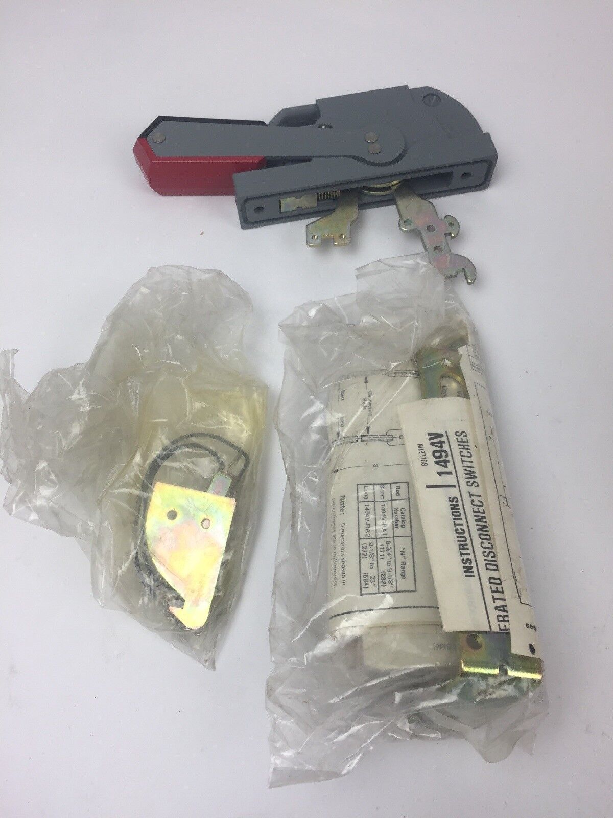 ALLEN BRADLEY 1494V-DH233 FUSIBLE DISCONNECT SWITCH KIT 30A 250V CHIPPED PLASTIC