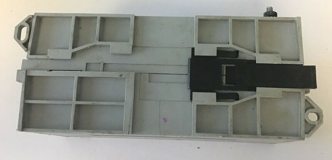ALLEN BRADLEY 1791-8AC I/O BLOCK MODULE SER.B REV.D01 132VAC 60HZ