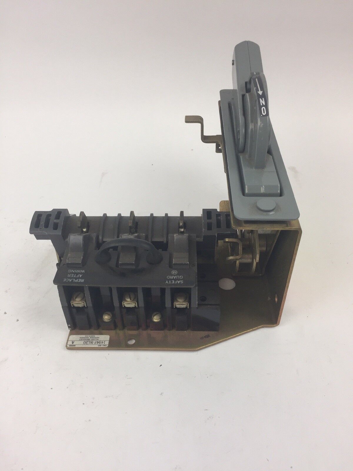 ALLEN BRADLEY 1494F-NL30 UNFUSED DISCONNECT SWITCH LEFT HAND OPERATOR 30A 3 POLE