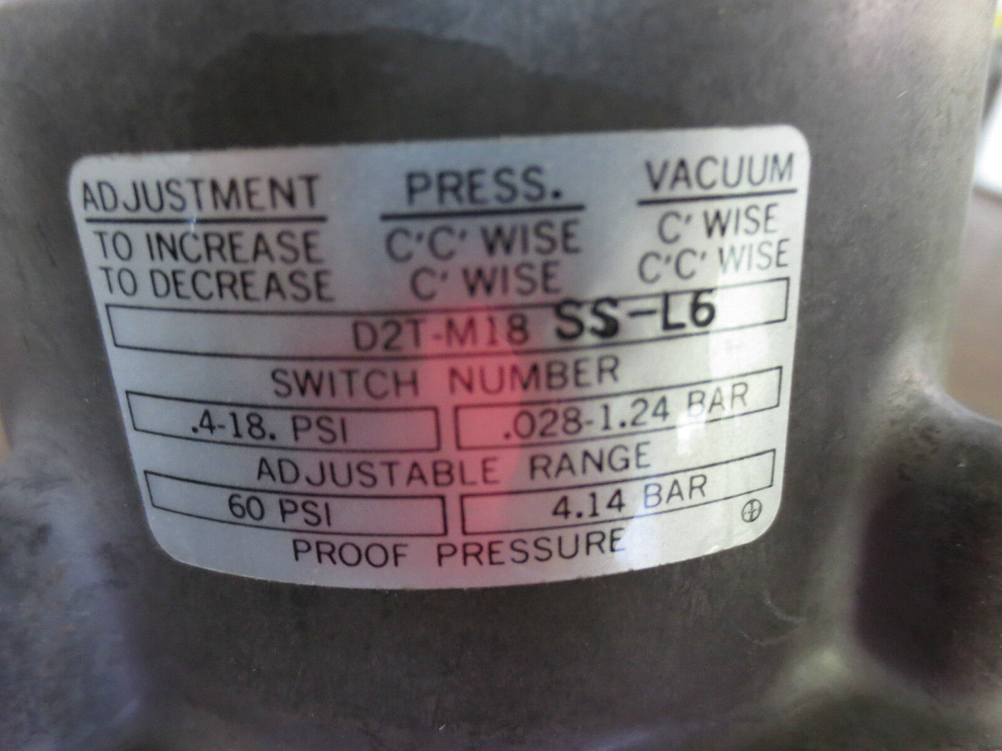 BARKSDALE D2T-M18SS-L6 TRANSAMERICA DELAVAL PRESSURE SWITCH - NEW SURPLUS