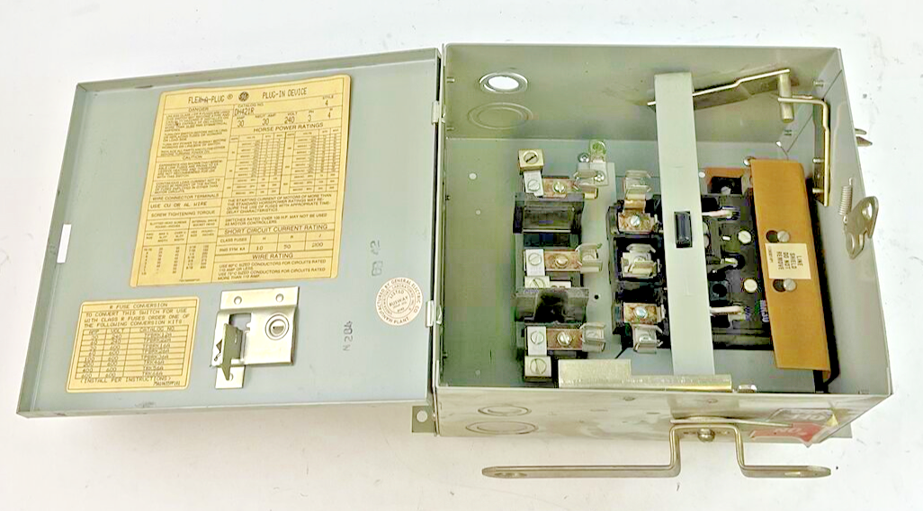 GENERAL ELECTRIC DH421R FUSIBLE BUS PLUG 30A 240VAC 30A 4W 3P STYLE 4 FLEXAPLUG
