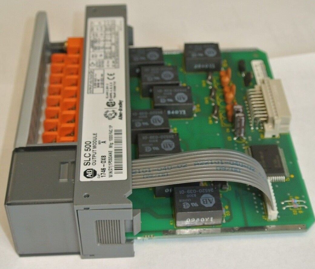 ALLEN-BRADLEY 1746-OX8 Ser. A- SLC500 OUTPUT MODULE - 5-250VAC, 5-125VDC