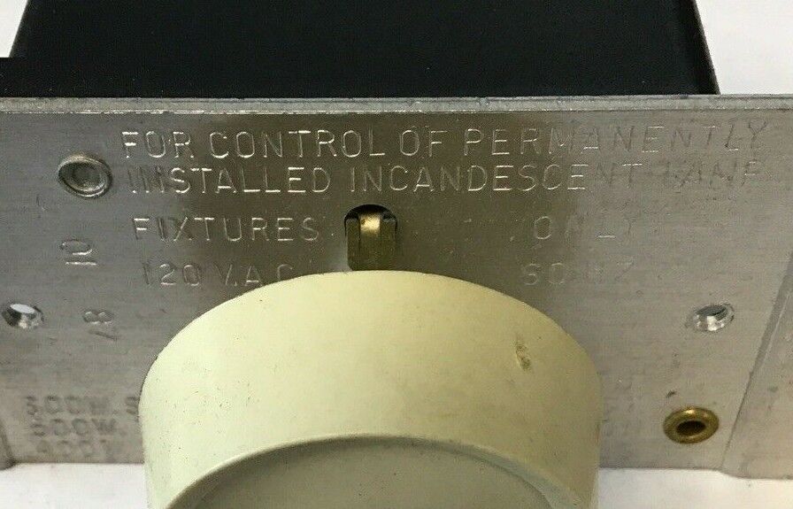 CARLON THYROCON PP600 INCANDESCENT DIMMER 120VAC 600W 60HZ