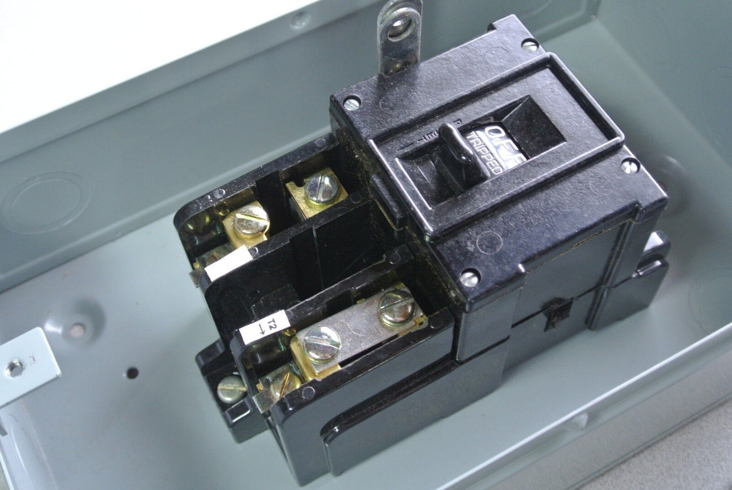 GE CR1062S5A - MANUAL MOTOR STARTER / TOGGLE SWITCH in ENCLOSURE / NEW SURPLUS