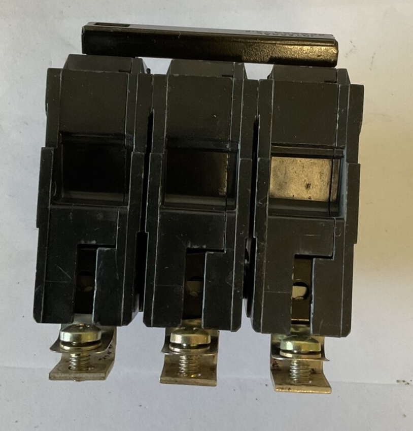 GENERAL ELECTRIC THHQB 30A CIRCUIT BREAKER 3POLE 22KA