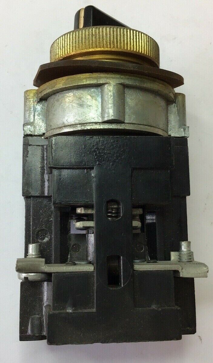 CUTLER HAMMER 10250H421A12 SELECTOR SWITCH 600V 2POS OILTIGHT