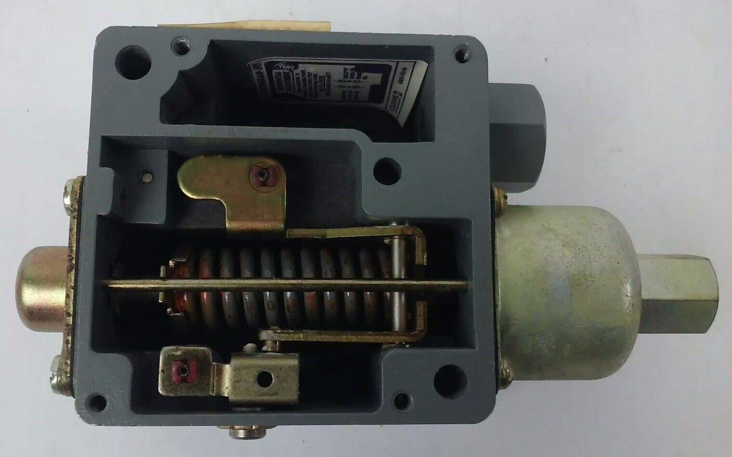 SQUARE D 9012 ACW5S38 SER.B, PRESSURE SWITCH, SET 40-44 PSI, FORM V, 9012 ACW5,