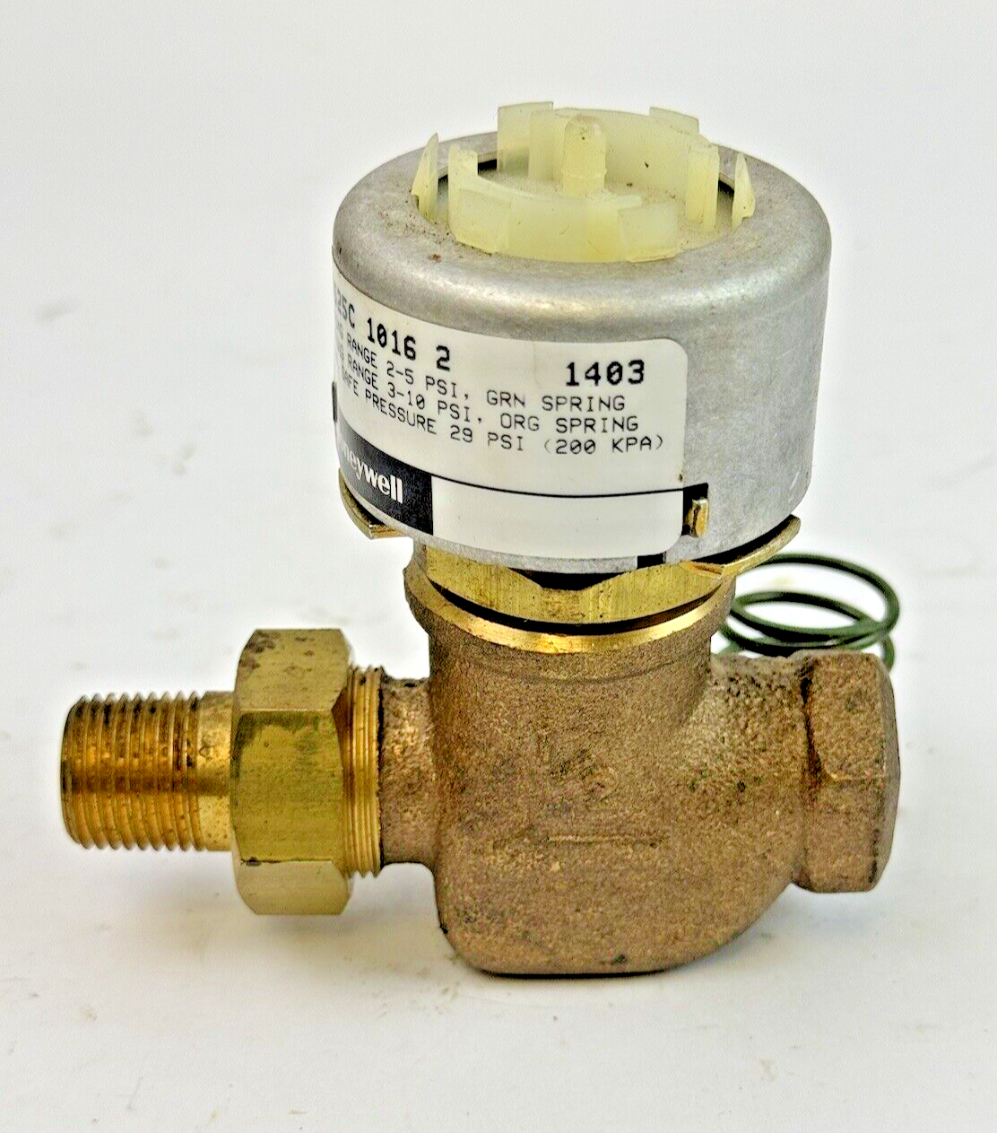 HONEYWELL - VP525C1016 2 - 1/2" NPT MALE UNION TWO-WAY UNITARY VALVE (2 Cv)