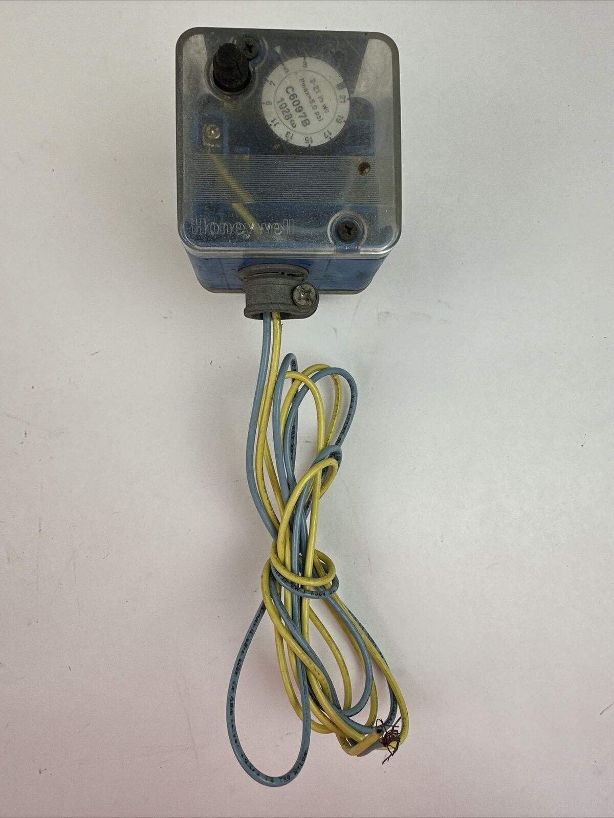 HONEYWELL C6097B GAS PRESSURE VALVE Pmax = 5.0PSI