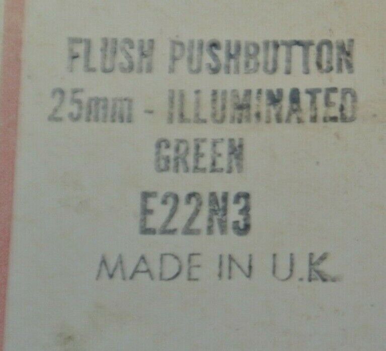 CUTLER-HAMMER E22N3 FLUSH ILLUM PUSHBUTTON OPERATOR / GREEN / 25mm / NEW SURPLUS