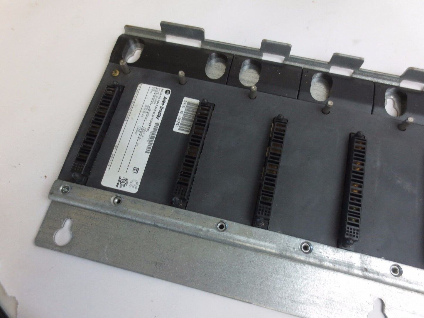 ALLEN-BRADLEY 2094-PRS8 BACKPLANE, 8-SLOT / 8 AXIS SLIM POWER RAIL