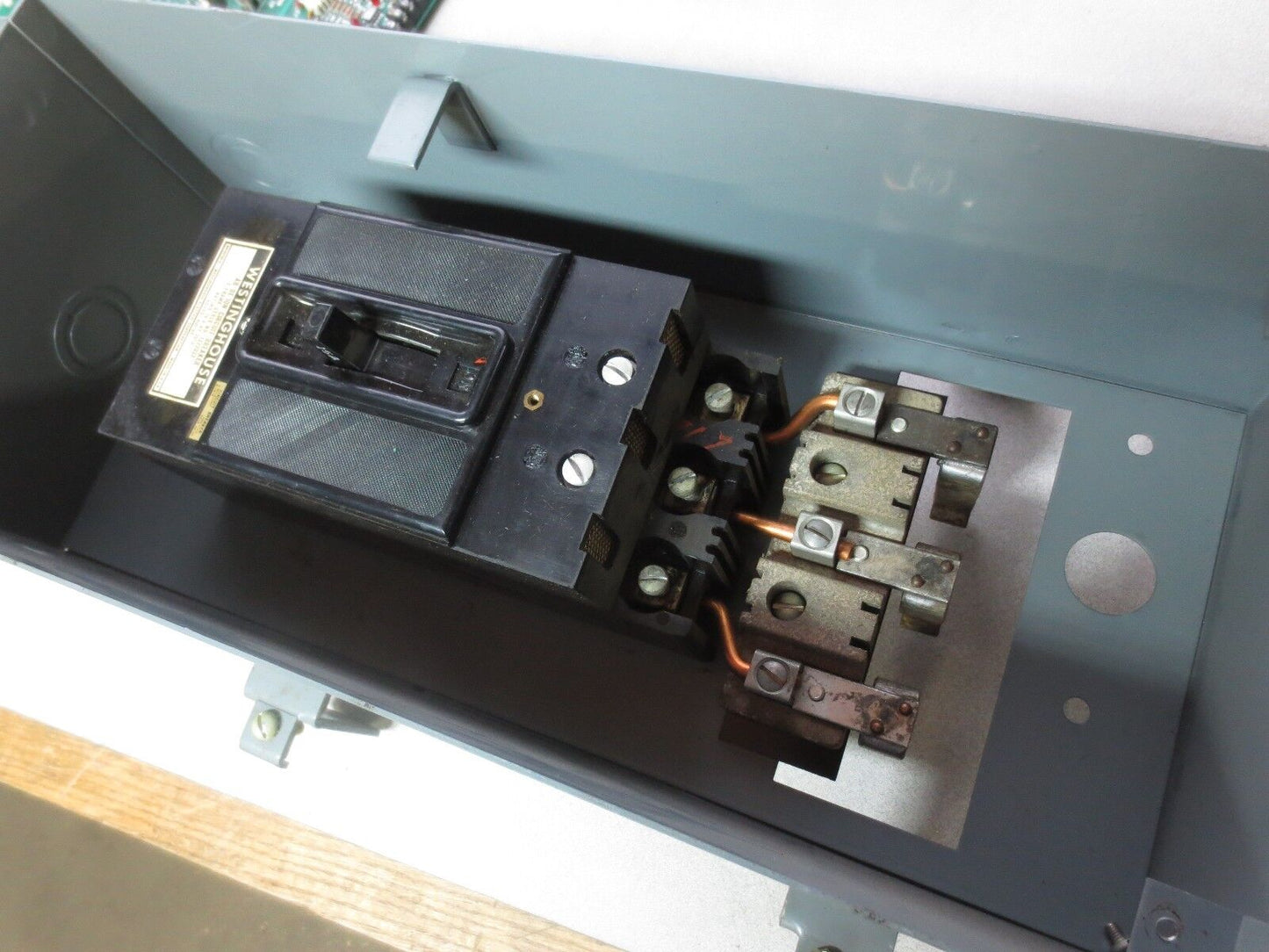 WESTINGHOUSE 1470597 TYPE CBP CIRCUIT BREAKER & ENCLOSURE