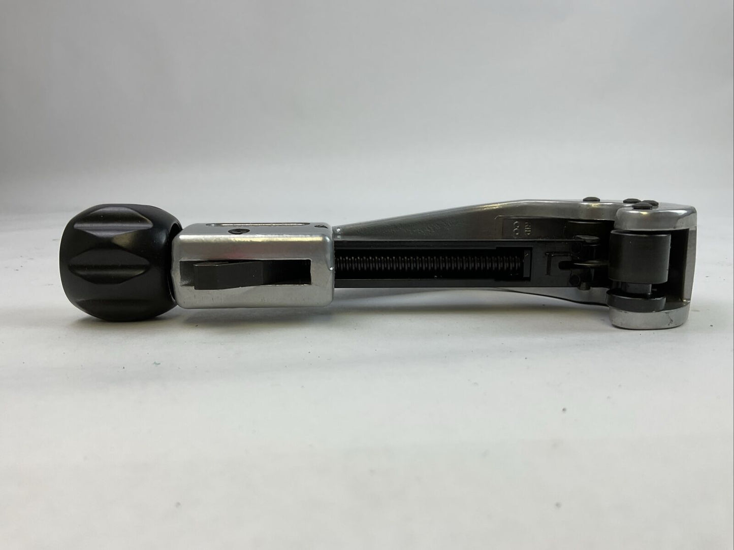 RIDGID 31642 QUICK-ACTINGCUTLER 152 TUBING 1/4" TO 2-5/8" 6mm TO 66mm